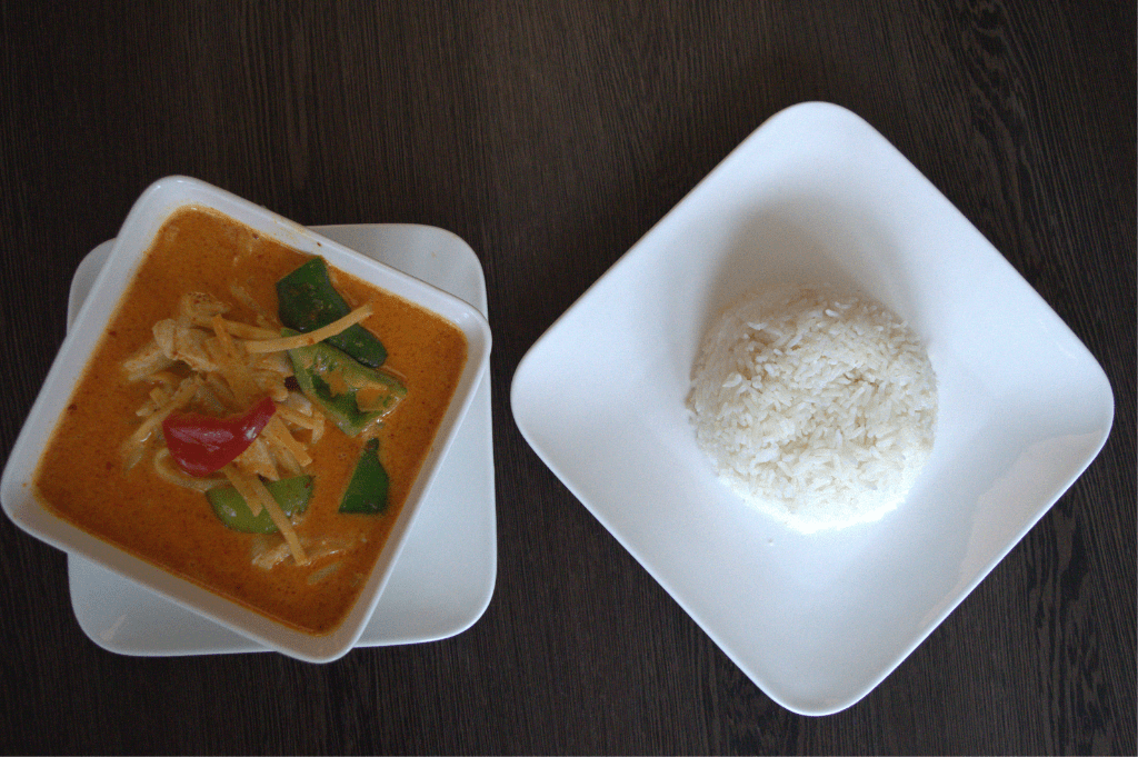 Tom yum kai